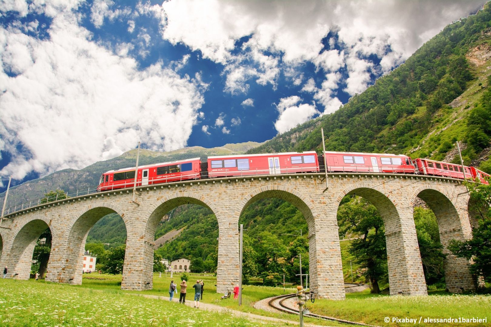 Schweizer Bahngesellschaft stellt Rekord für den längsten Personenzug